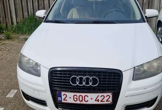 Audi A3 Sportback 2.0i 16v FSI Ambiente Tiptronic