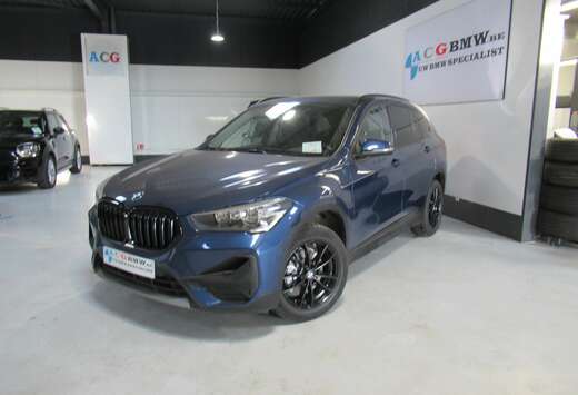 BMW 18i Aut PanoDak Trekh Navi Carplay ParkAss Black