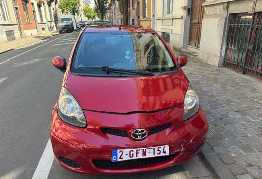 Toyota 1.0i VVT-i Plus Dans L’etas Ou Pour Export