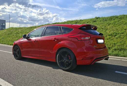 Ford 1.5 EcoBoost Red & Black Edition