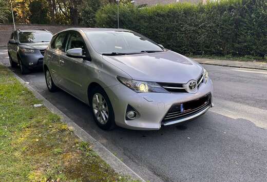 Toyota 1.6i Lounge CVT