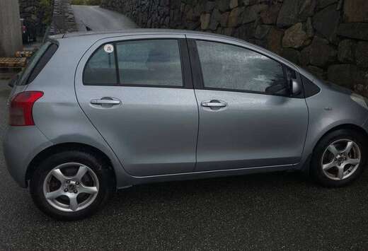 Toyota Yaris 1.3i VVT-i 16v Linea Sol