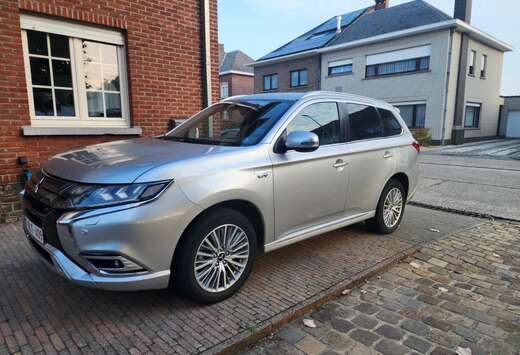 Mitsubishi Outlander 2.4 4WD Plug-In Hybrid
