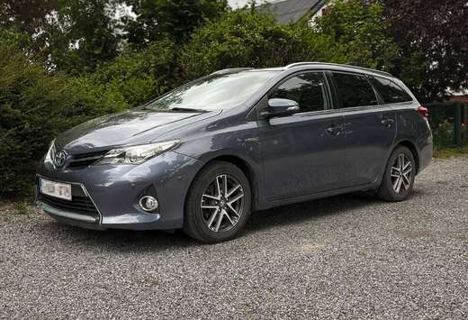 Toyota Touring Sports Hybrid 1.8 HSD CVT Dynamic