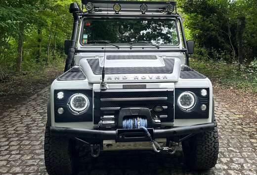 Land Rover Defender 110 DPF Station Wagon SE