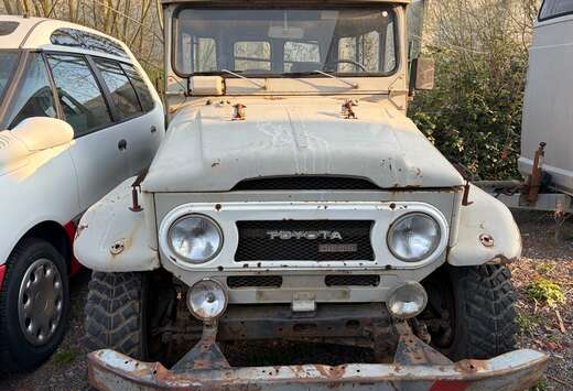 Toyota Toyota BJ40  RESTAURER A EEMETTRE EN ROUTE.