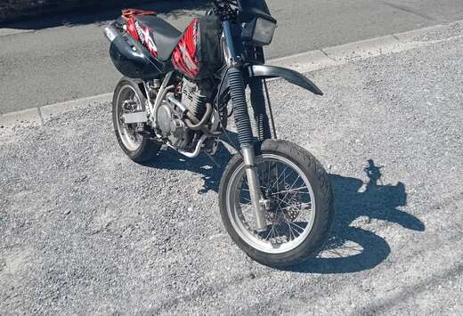 Honda deux paires de jantes, échappement Spécial, c ...