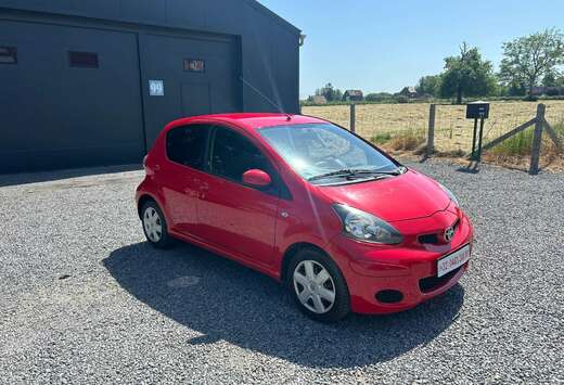 Toyota 1.0 essence AIRCO 2011 Euro 5f GPS TOMTOM 5por ...