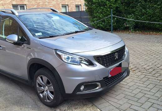 Peugeot 2008 1.2i PureTech Signature S