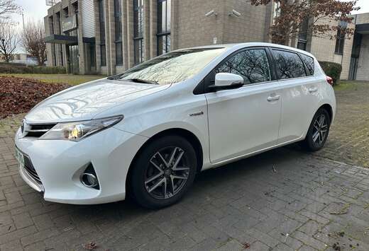 Toyota Auris HEV 1.8i HSD Business E-CVT