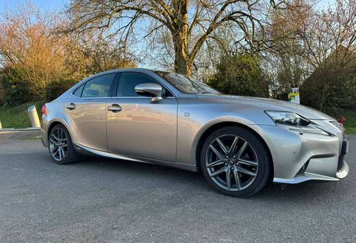 Lexus IS 300h