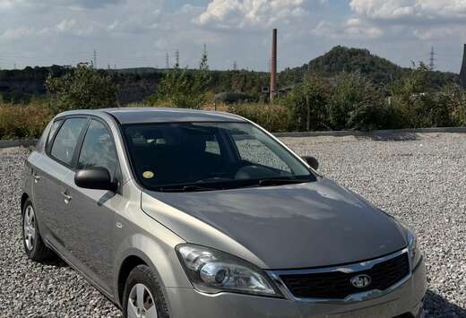 Kia 1.6L CRDi 90 Active 1er Proprio !!