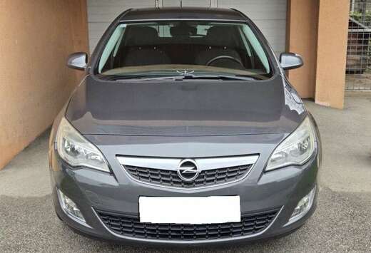 Opel Astra 1.6i Cosmo