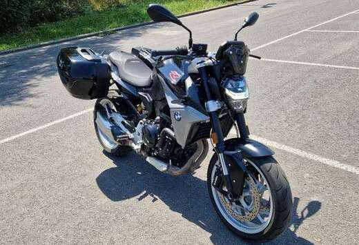 BMW Black storm - keyless, pack active, pack dynamic, ...
