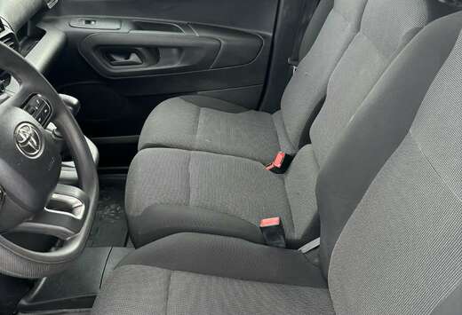 Toyota Fourgon 3 places