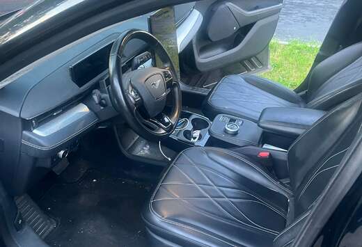Ford Mustang Mach-E 76 kWh AWD Standard Range (MY22)