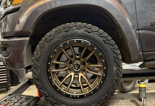 Dodge 5.7 hemi V8 limited