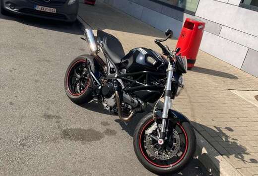 Ducati Monster 1100 S