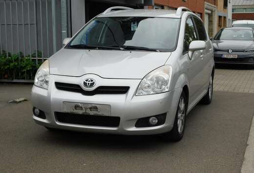 Toyota 2.2 D4D 16v L. Luna Tech Pack 5places