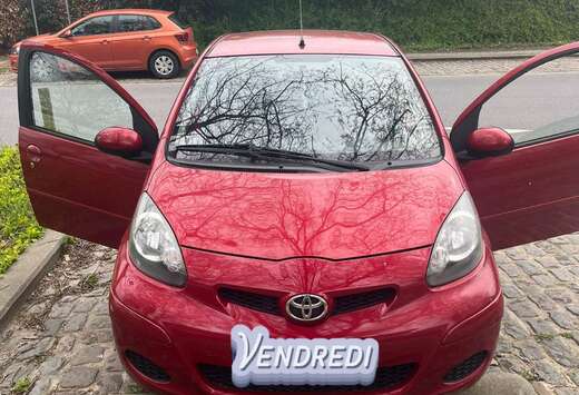 Toyota 1.0i VVT-i Car Dance