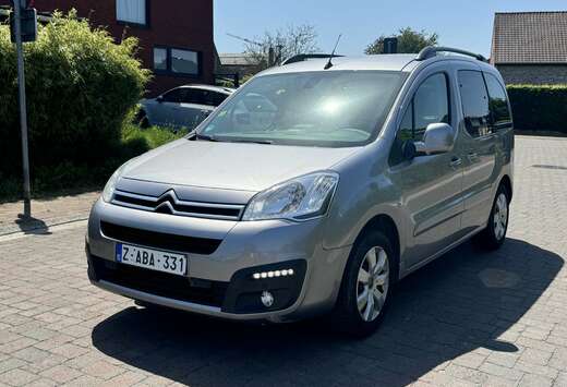 Citroen Berlingo 1.2 essence , airco , gps , caméra  ...