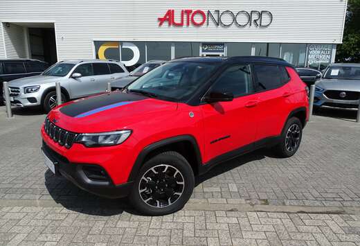 Jeep PHEV 1.3 Turbo T4 eAWD 4Xe 240 Trailhawk
