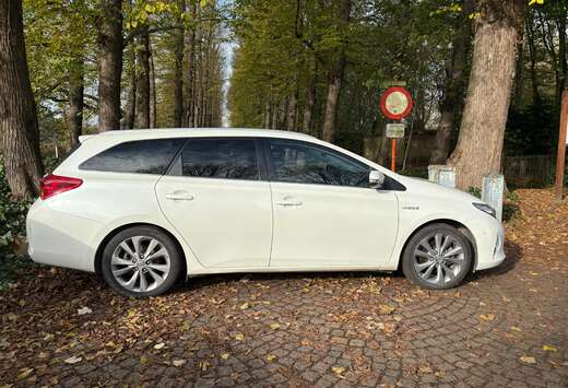 Toyota Auris touring sports 1.8 CVT HSD TC lounge