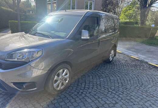 Fiat 1.4i / clim/ système de navigation / jantes