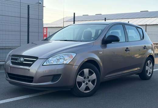 Kia Cee\'d 1.4i EX * Interieur Cuir * Garantie * A VO ...