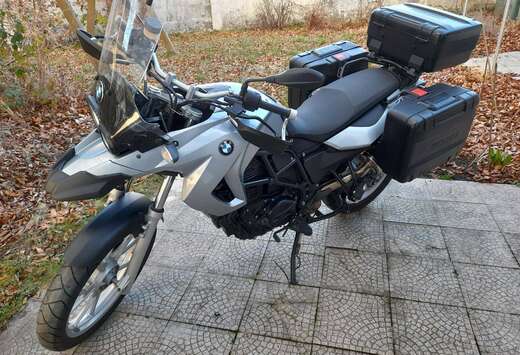 BMW bicylindre en ligne de 798 cm³