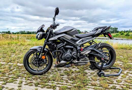 Triumph R