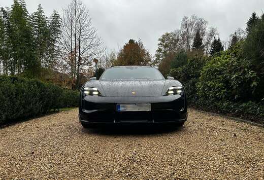 Porsche Taycan Turbo S Cross Turismo
