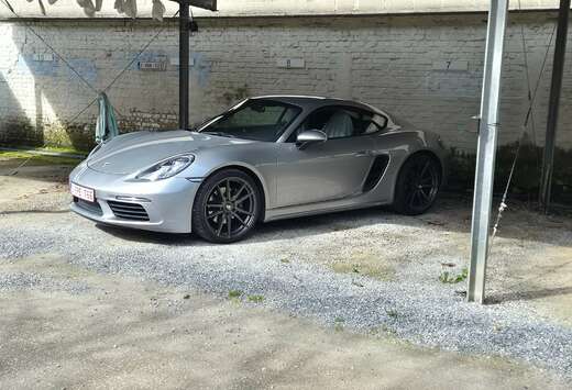 Porsche Sport Chrono/ 2.0 met laungecontrol en 370PK