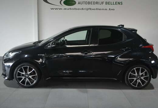 Toyota 1,5 HYBR. STYLE/ LEDER / PANO/NAVI+CAM / HEAD- ...