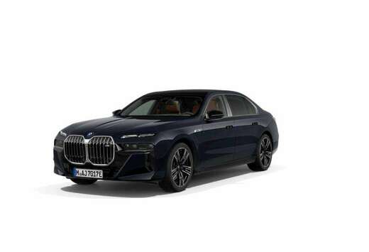 BMW M760e xDrive | EXEC LOUNGE | B&W | TOWB |