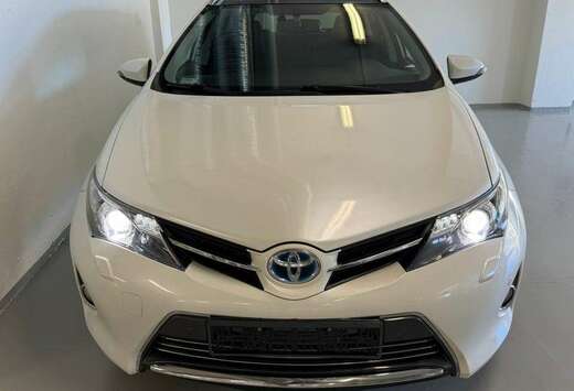 Toyota Hybride 136h Business 15\