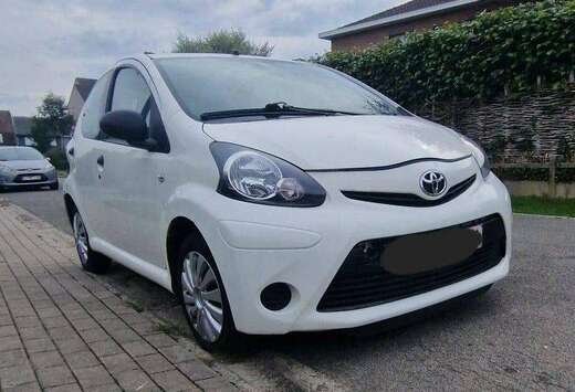 Toyota Aygo 1.0i Active -- 5d  !!!!!37 000 km!!!