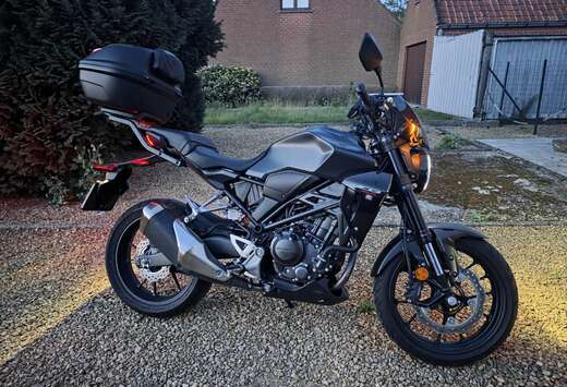 Honda honda cb 300r black