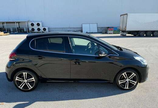 Peugeot 208 1.2i Intuitive
