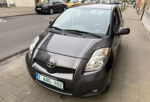 Toyota 1.3i VVT-i 16v  5 PORTES AIRCO 6VITESSE 100%OK