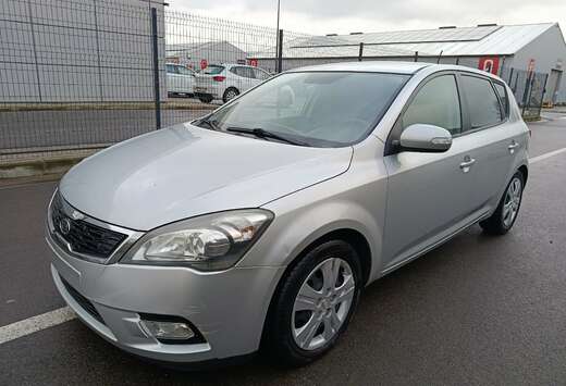 Kia Cee\'d 1.6 CRDi EX ISG EcoDynamics DPF