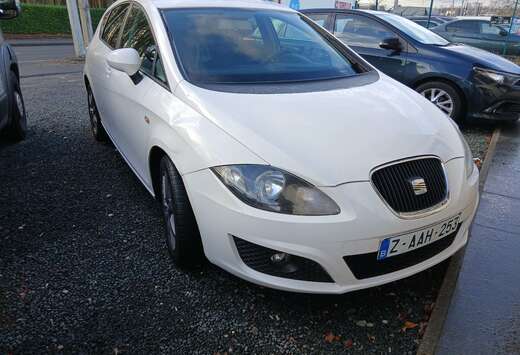 SEAT Leon 1.6 CR TDi Ultima Carbon Reference DPF