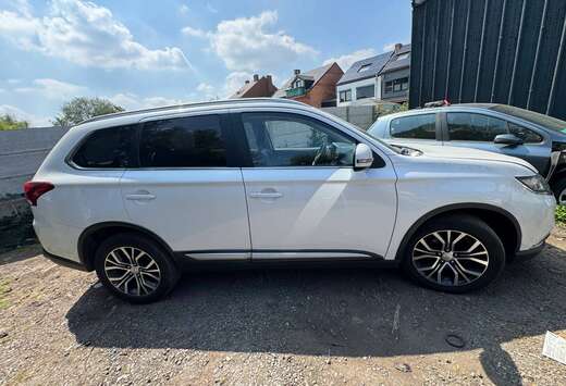 Mitsubishi Outlander 2.2 DI-D 2WD Unlimited Edition