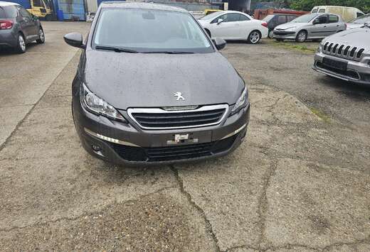 Peugeot 1.2 PureTech Style STT