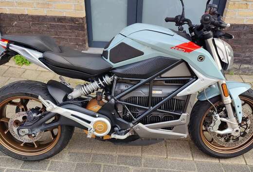 ZF 15.6  110HP 1 jaar garantie op de batterij