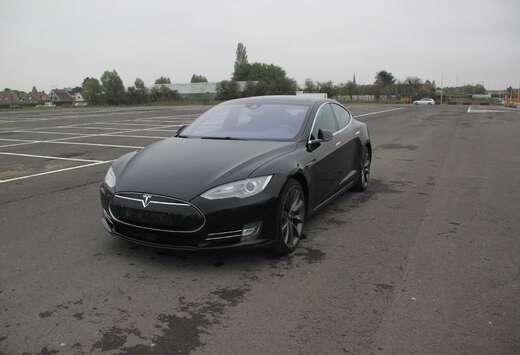 Tesla 85D All wheel drive