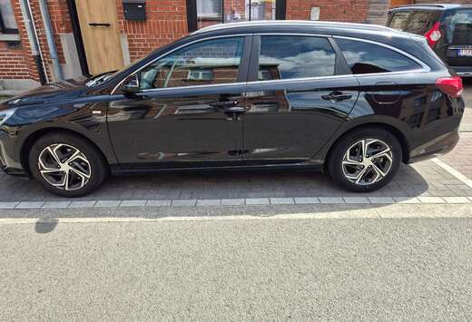 Hyundai i30 1.5 T-GDi MHEV Sky