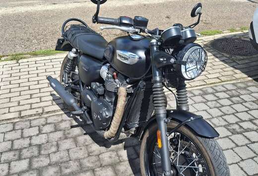 Triumph Black Edition