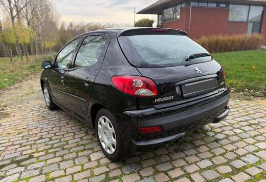 Peugeot 206+ 1.4 essence très propre pret à immatri ...