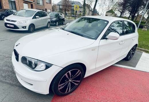 BMW 116i Edition Lifestyle 2.0i Model Moteur à essen ...